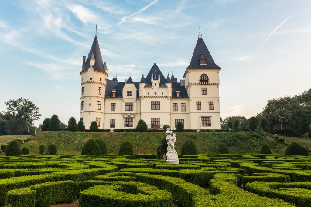 Hungarian Palaces - Palaces in Hungary
